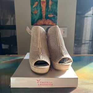 Chinese Laundry sandals. Size 8.5 never worn. Tan color